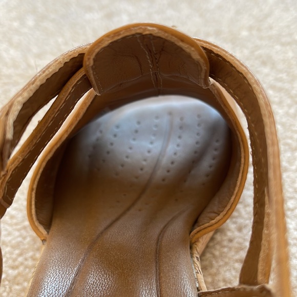 Unstructured by Clarke Light Tan Leather Cork Wedge Heel Size 7 1/2 - Picture 6 of 7